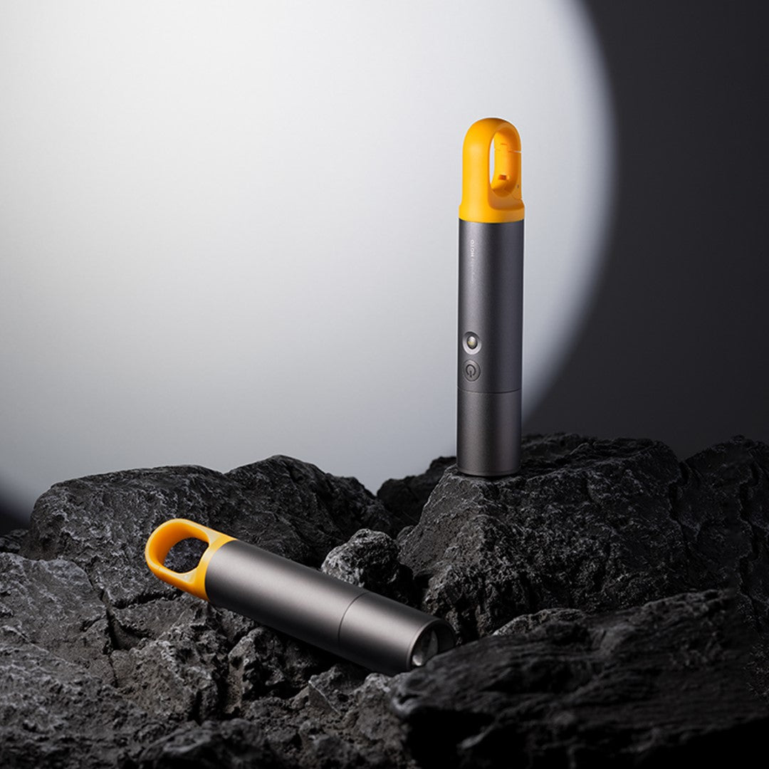 High-Lumen Stepless Zoom Outdoor Flashlight