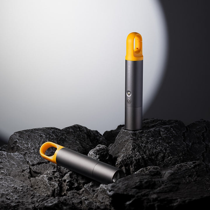 High-Lumen Stepless Zoom Outdoor Flashlight