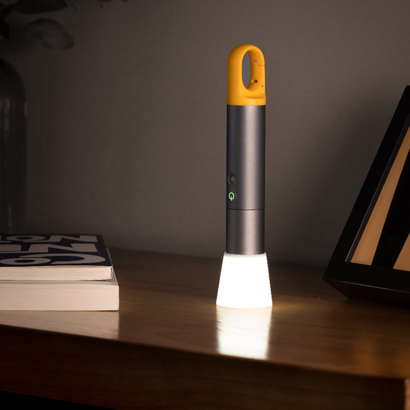 High-Lumen Stepless Zoom Outdoor Flashlight