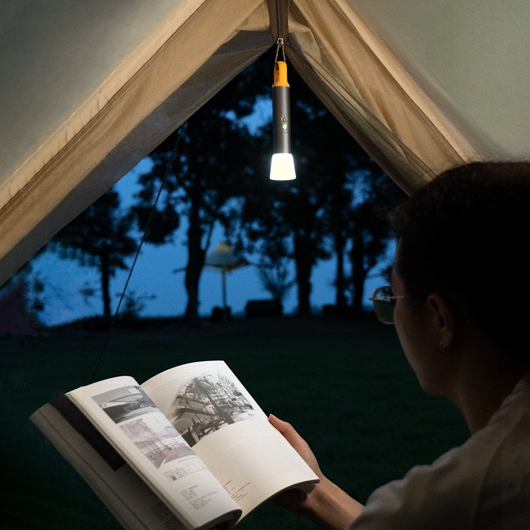 High-Lumen Stepless Zoom Outdoor Flashlight